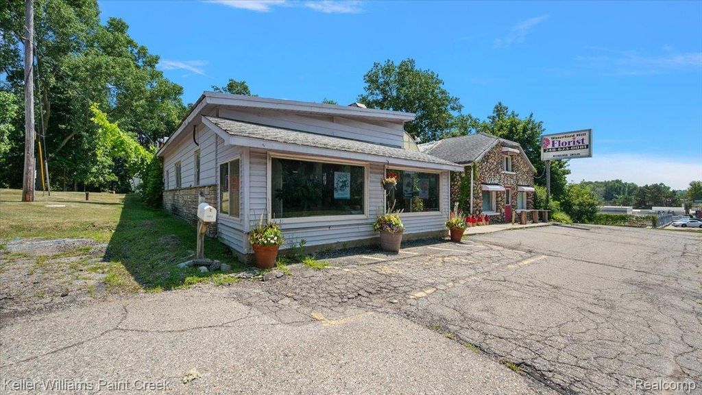 5992 Dixie Highway, Independence charter township