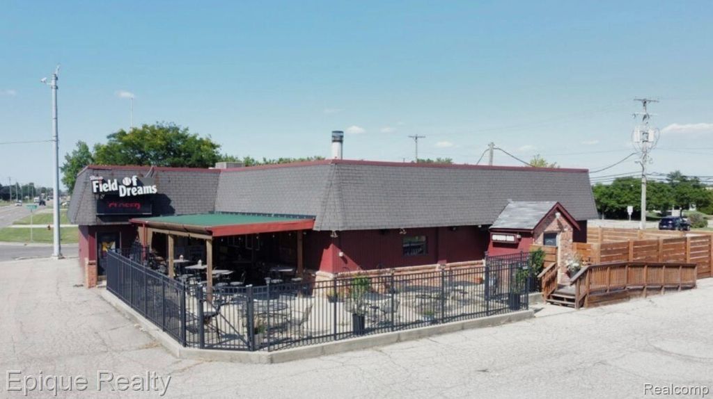 1090 Rochester Road, Troy city