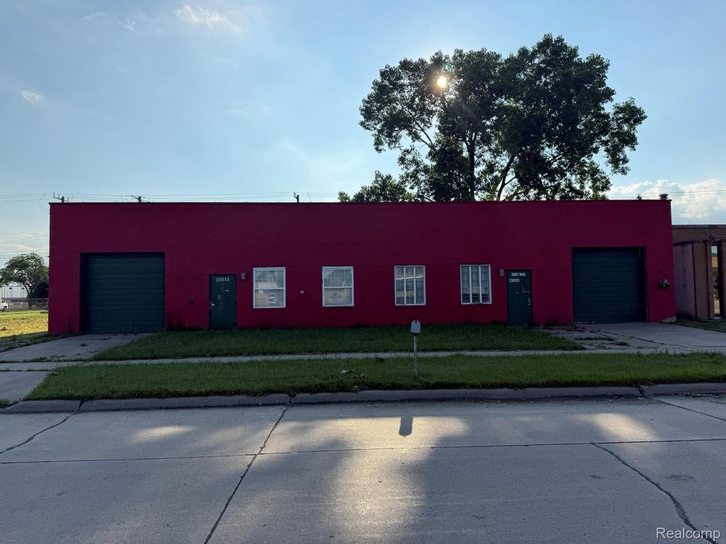 23515 Blackstone Avenue, Warren city