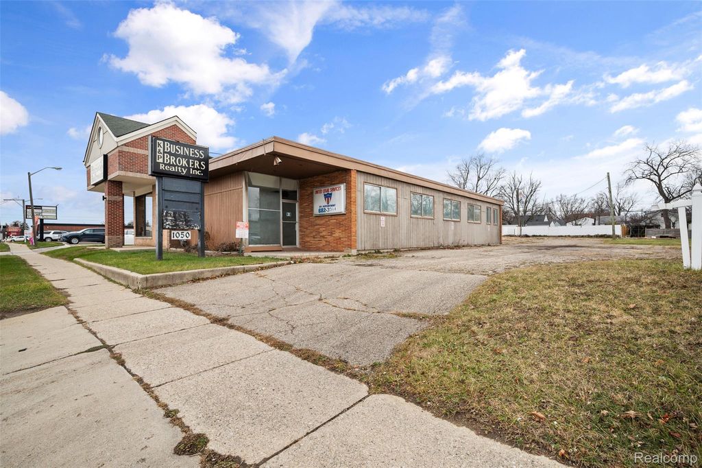 1050 W Huron Street, Waterford charter township