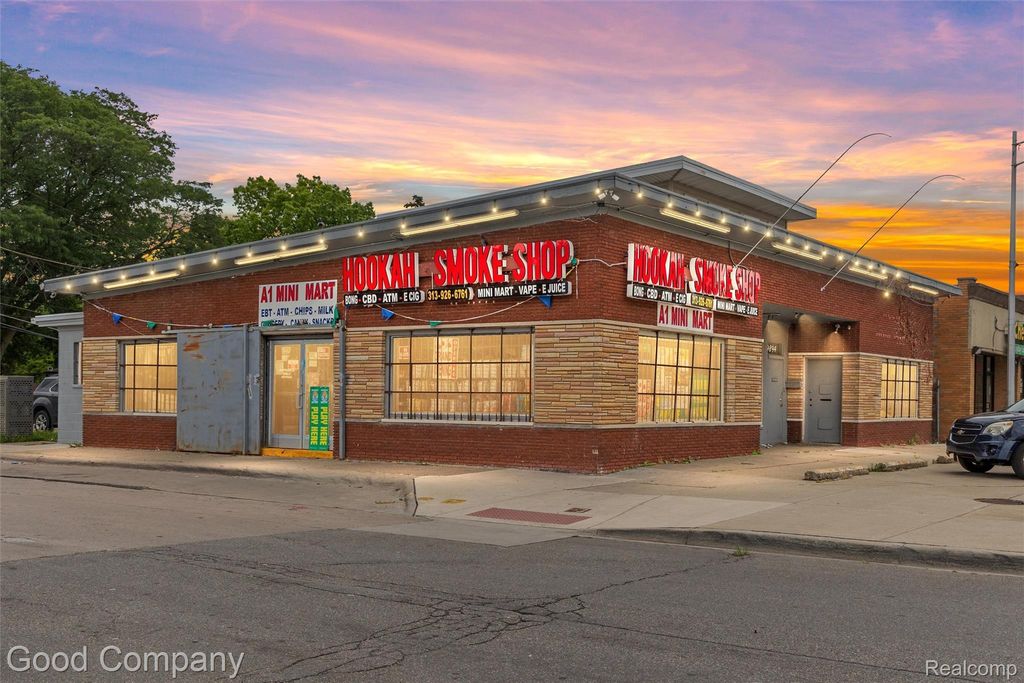 19898 Kelly Road, Harper Woods city