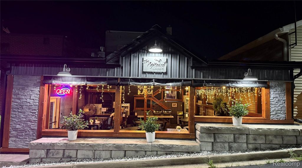 310 N Main Street E, Davison city