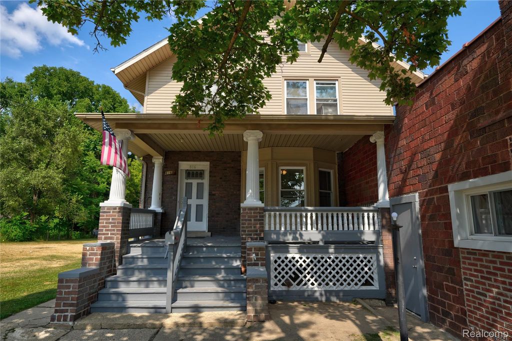 814 M L King Avenue, Flint city