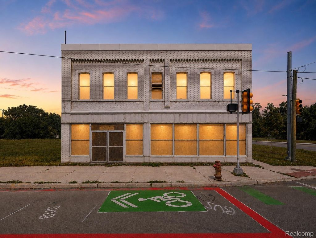 8000 W Jefferson Avenue, Detroit city