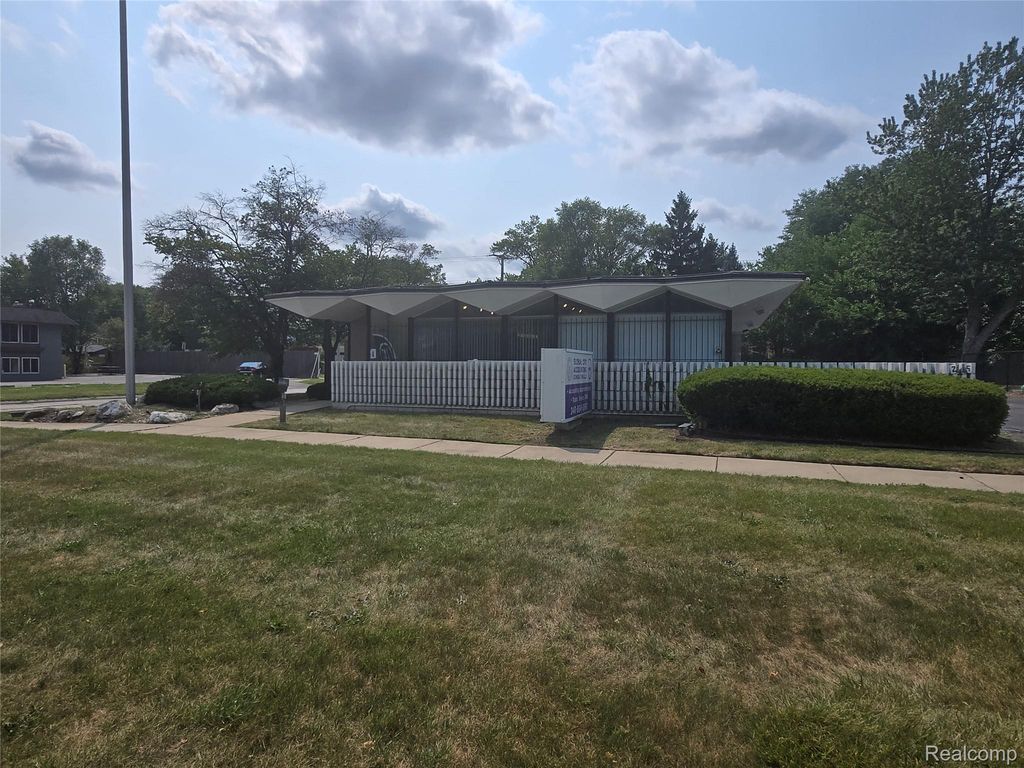25415 Southfield Road, Southfield city