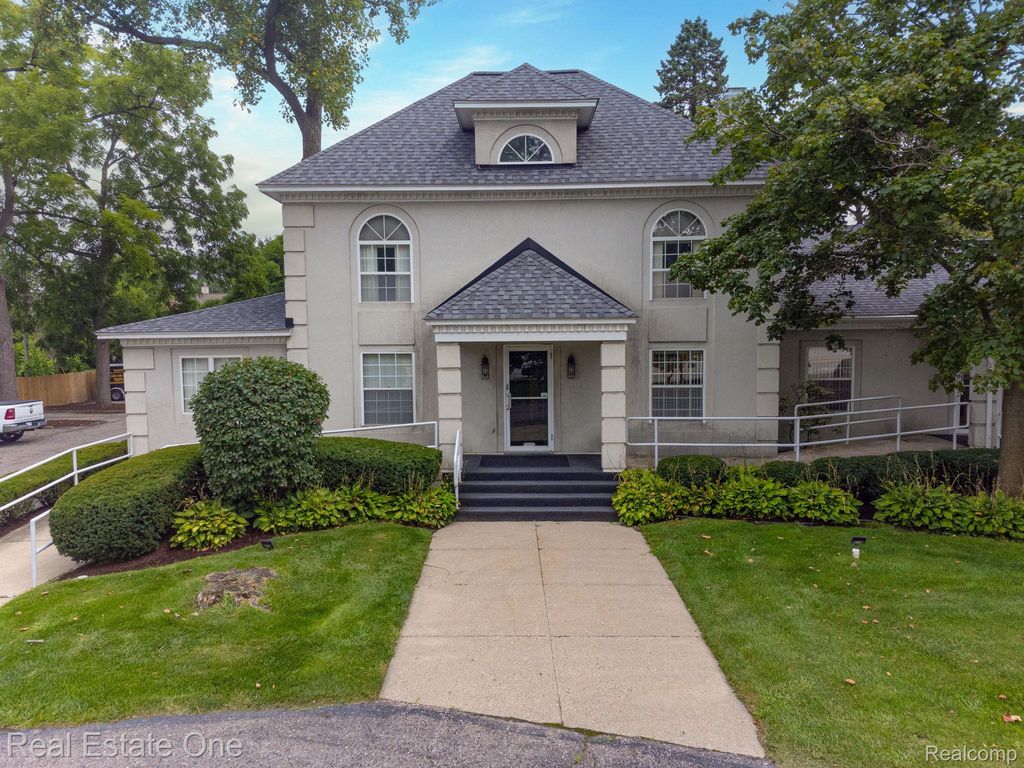 3080 Dixie Highway, Waterford charter township
