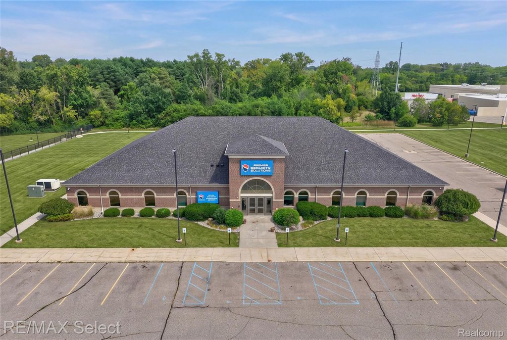 2305 S Center Road, Burton city