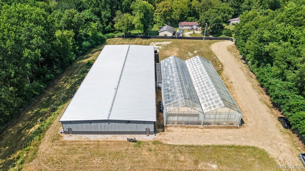 683 Sheridan Road, Leoni township