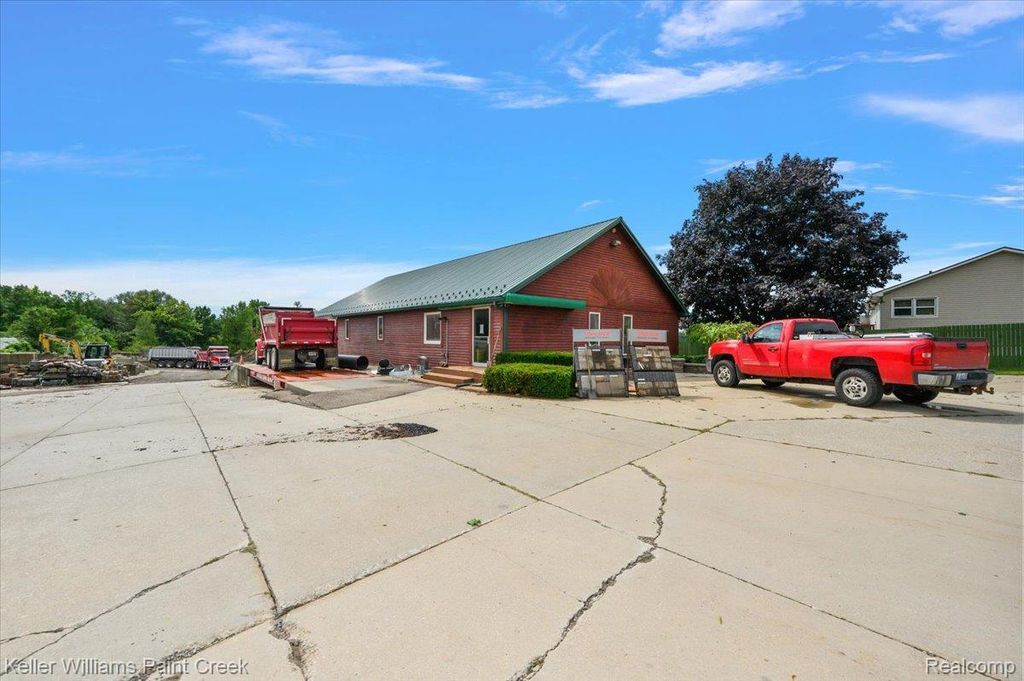 3080 Grange Hall Road, Holly township