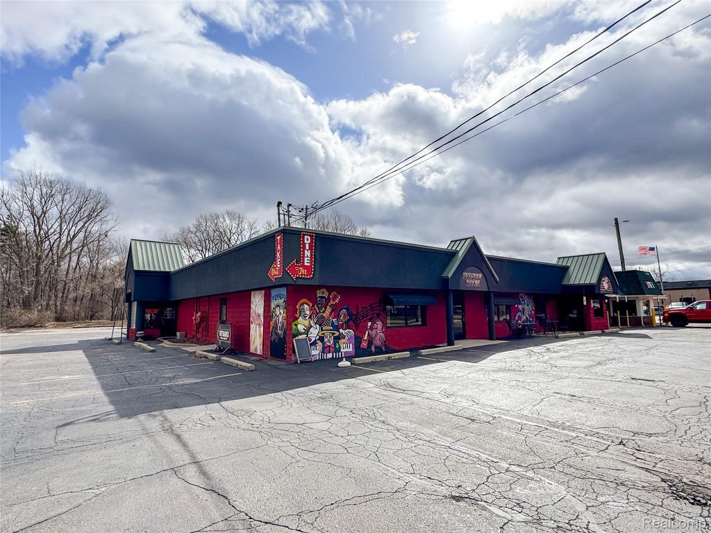 1496 N Leroy St, Fenton city