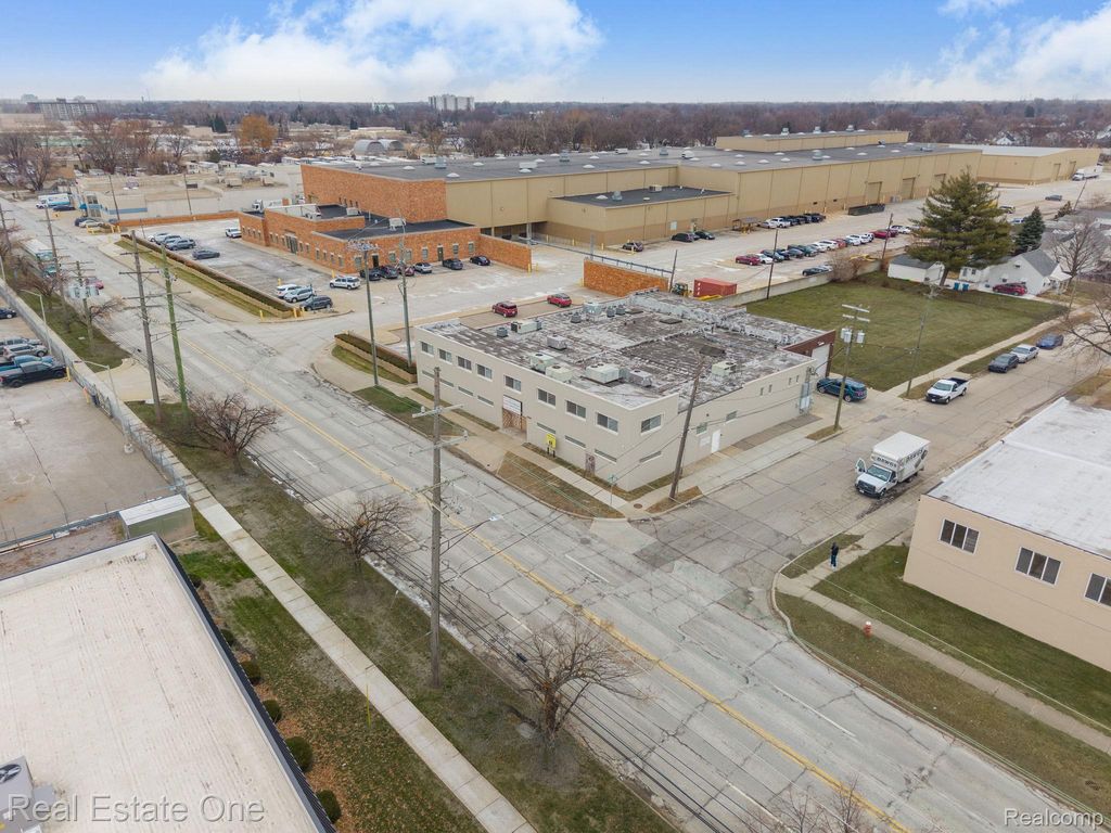 23404 Sherwood Avenue, Warren city