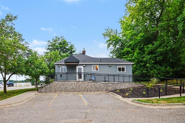 3821 Elizabeth Lake Road, Waterford