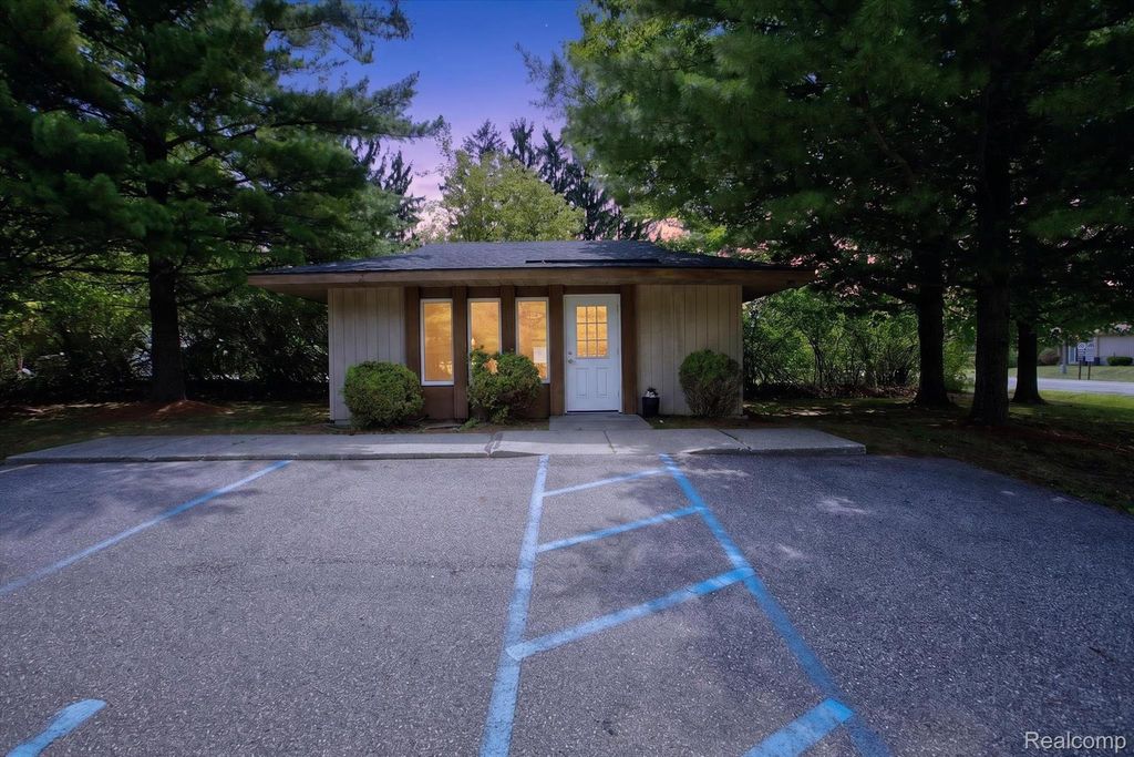 1011 S Graham Road, Flint charter township
