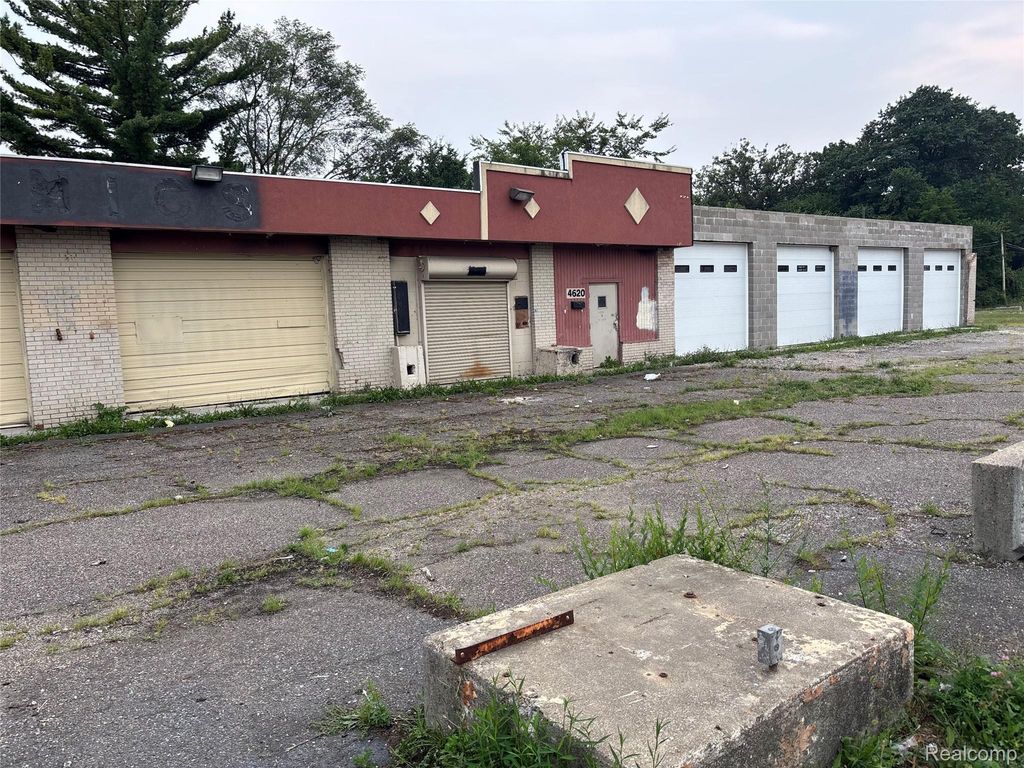 4620 N 7 Mile Road, Detroit city