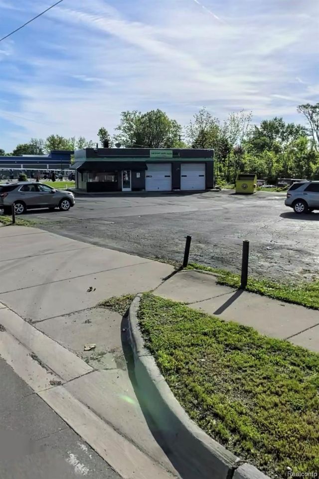 36320 S Gratiot Avenue, Clinton Township