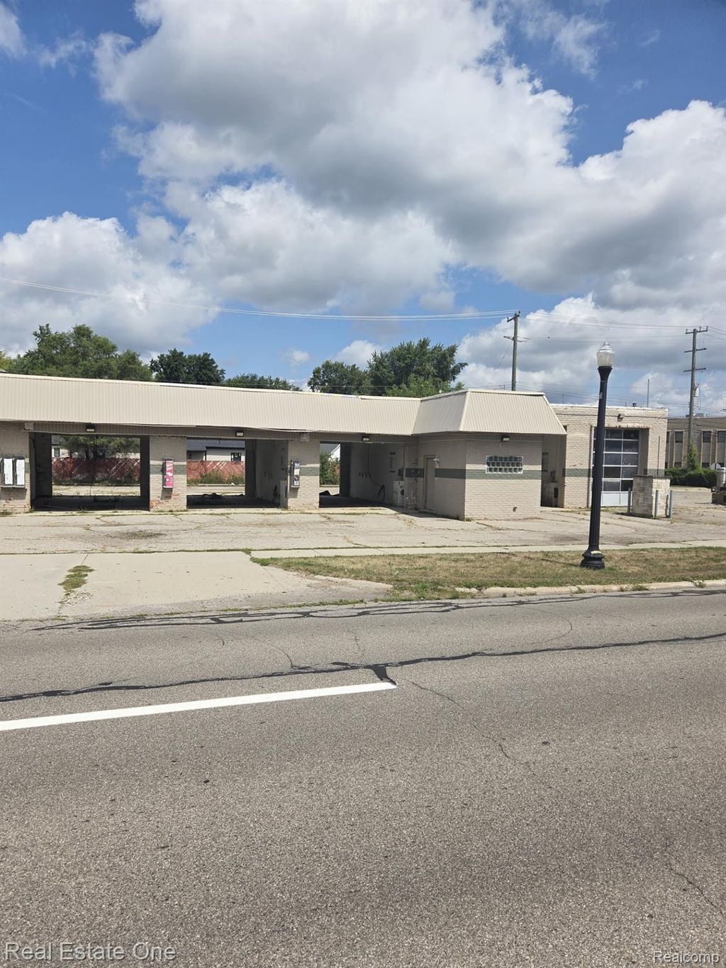 30544 Grand River Avenue, Farmington Hills city