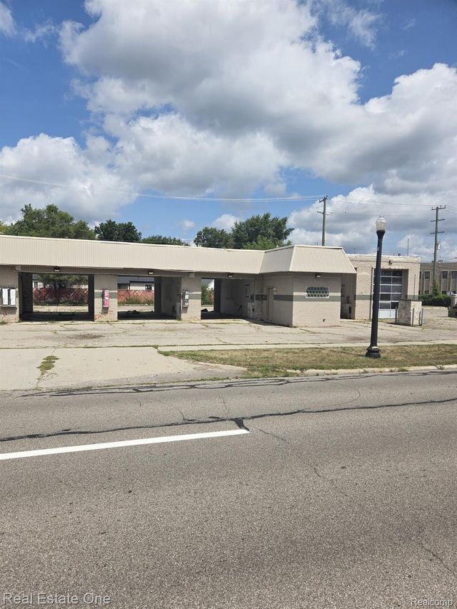 30544 Grand River Avenue, Farmington Hills