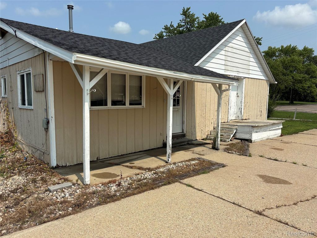 328 E Main Street, Pewamo village