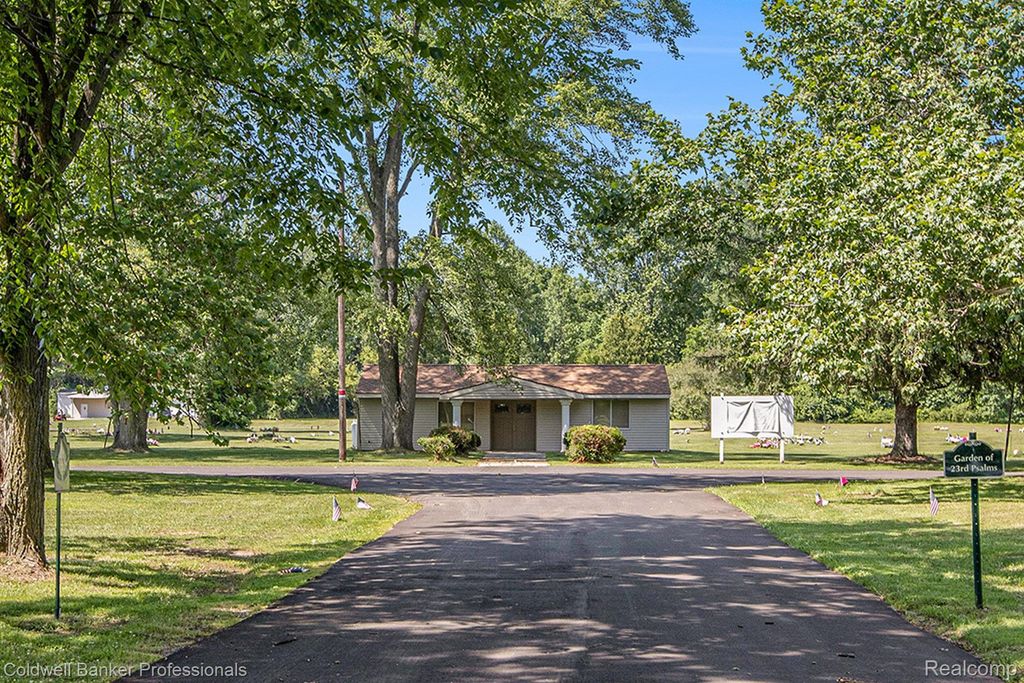 48300 Willow Road, Sumpter township