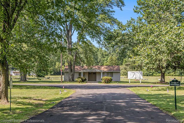 48300 Willow Road, Belleville