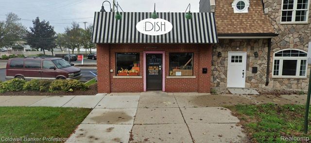 18441 Mack Avenue, Grosse Pointe