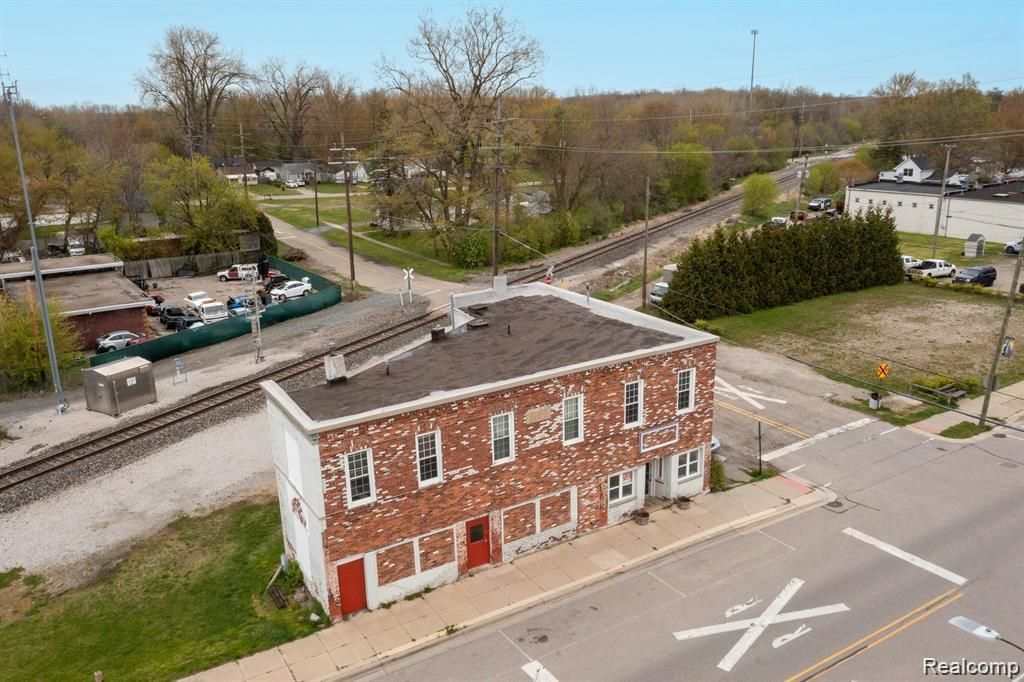 910 Monroe Street, Carleton village