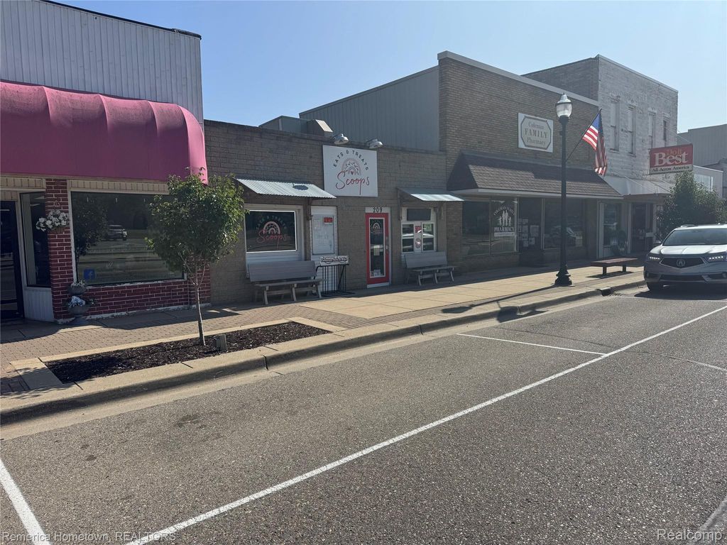 209 E Railway Street, Coleman city