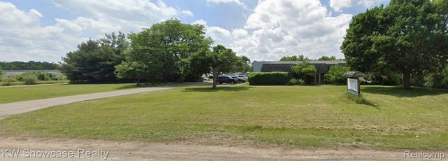 949 Ladd Road, Walled Lake