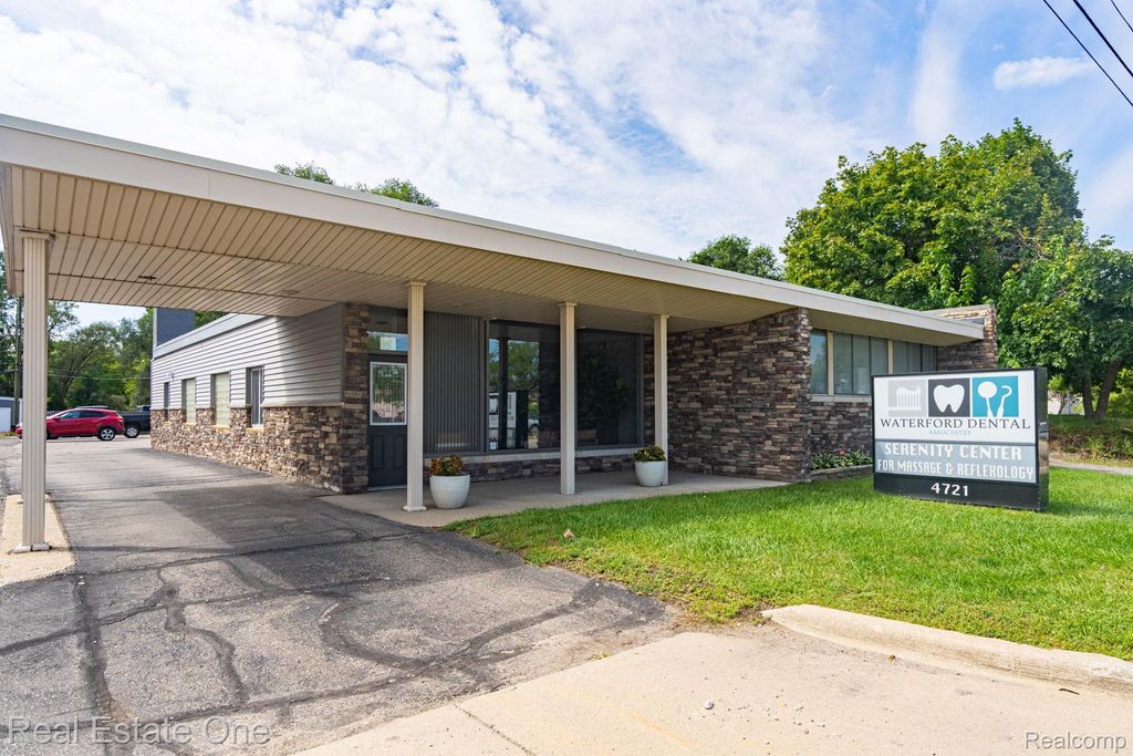 4721 Dixie Highway, Waterford charter township