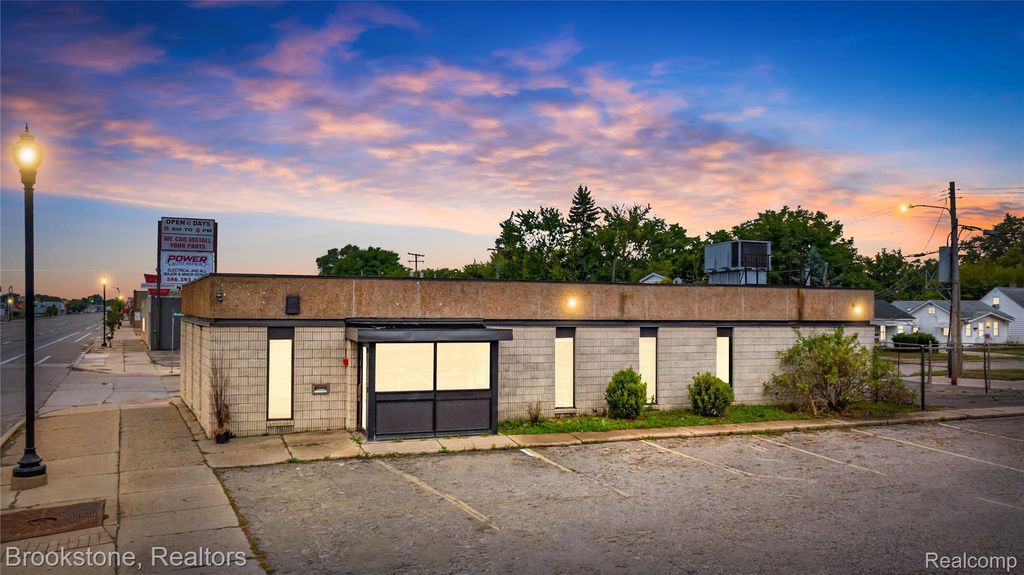 21511 Van Dyke Avenue, Warren city