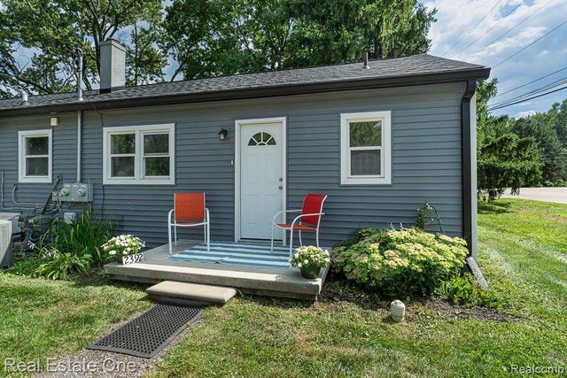 2388 W Auburn Road, Rochester Hills