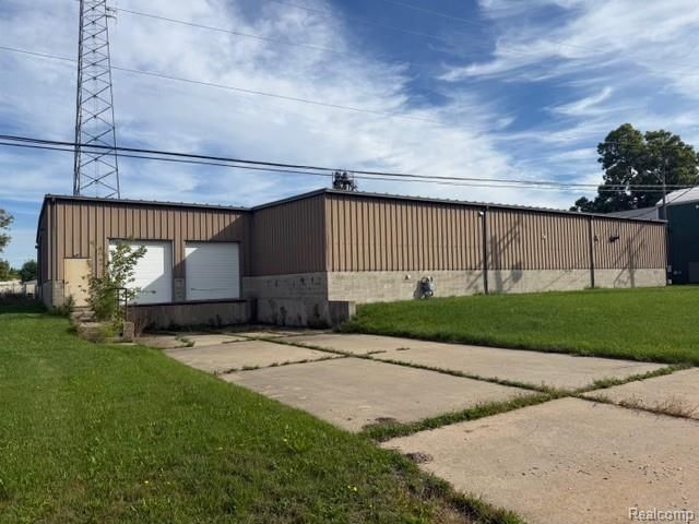 352 County Center Street, Lapeer