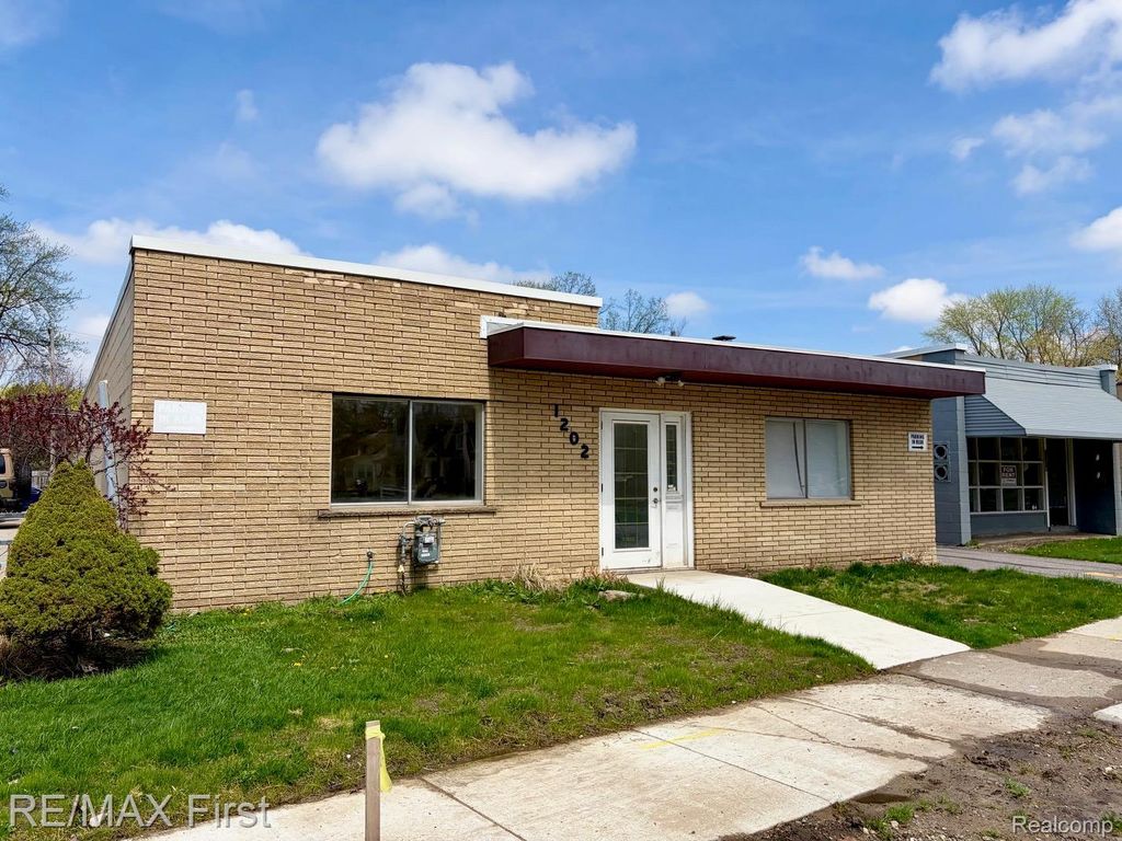 1202 Catalpa Drive, Royal Oak