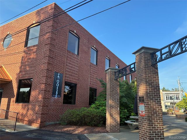 107 S Main Street, Almont