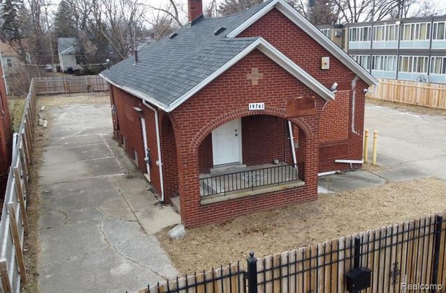 19761 Greenfield Road, Detroit