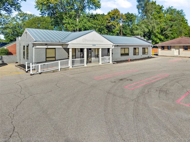 15707 Farmington Road, Livonia
