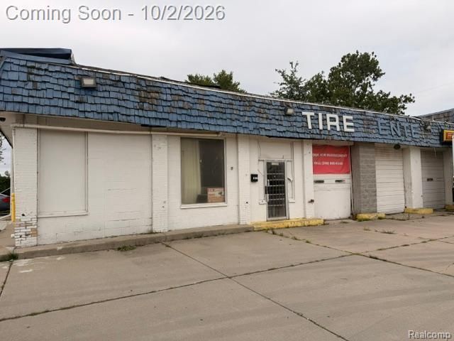 16111 Oakland Street, Highland Park