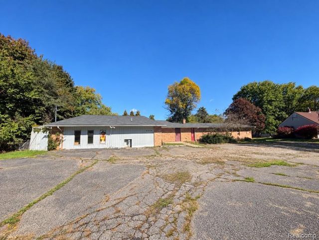 5106 Calkins Road, Flint