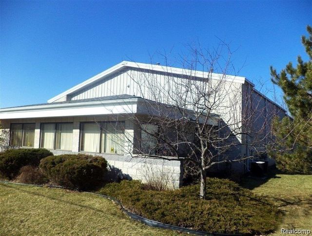 8226 Embury Rd, Grand Blanc