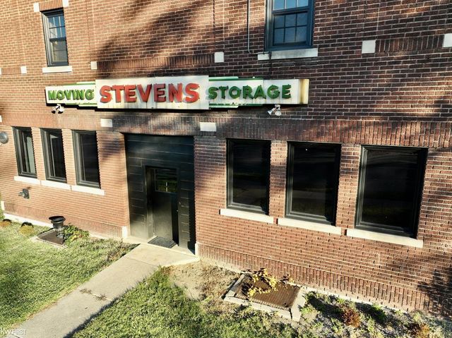 1273 Broadway Blvd, Flint