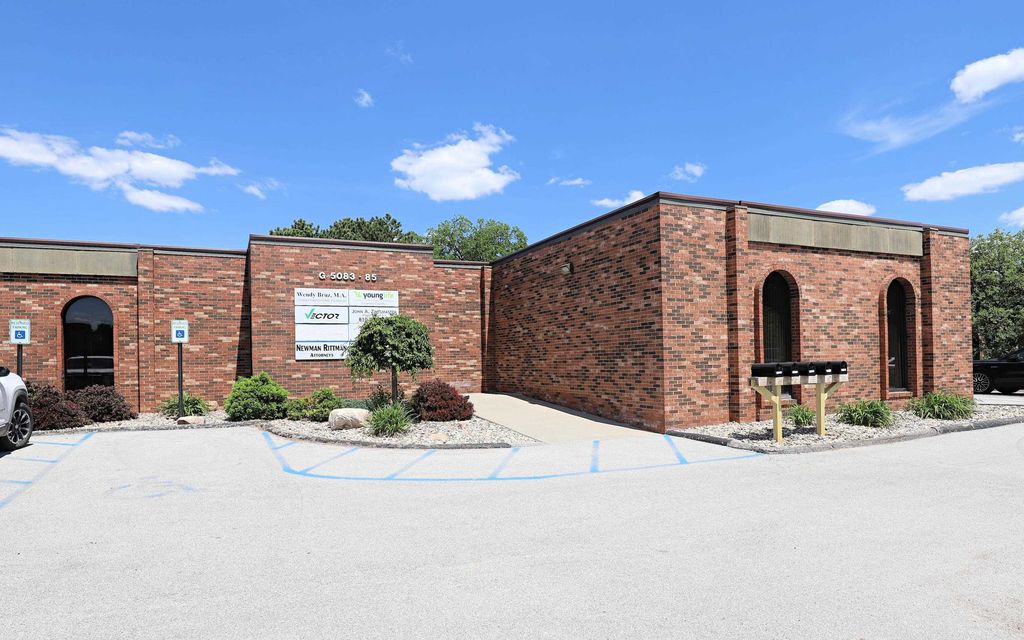 5083-5085 Miller Rd, Flint charter township