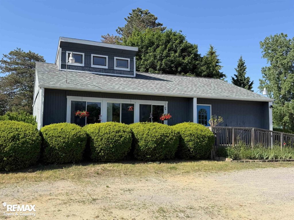 8009 N Mckinley Rd, Mt. Morris township