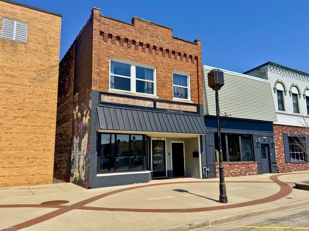 216 W Exchange St, Owosso city