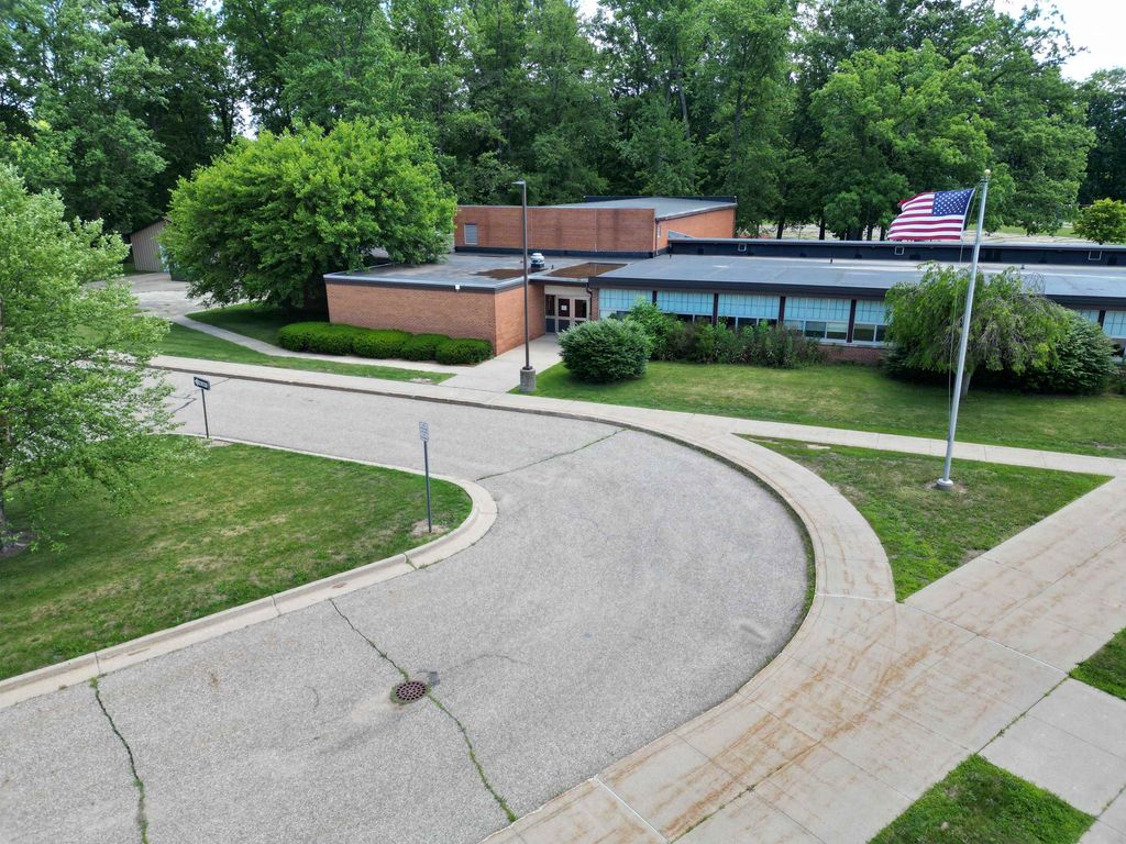 11218 N Linden Rd, Vienna charter township