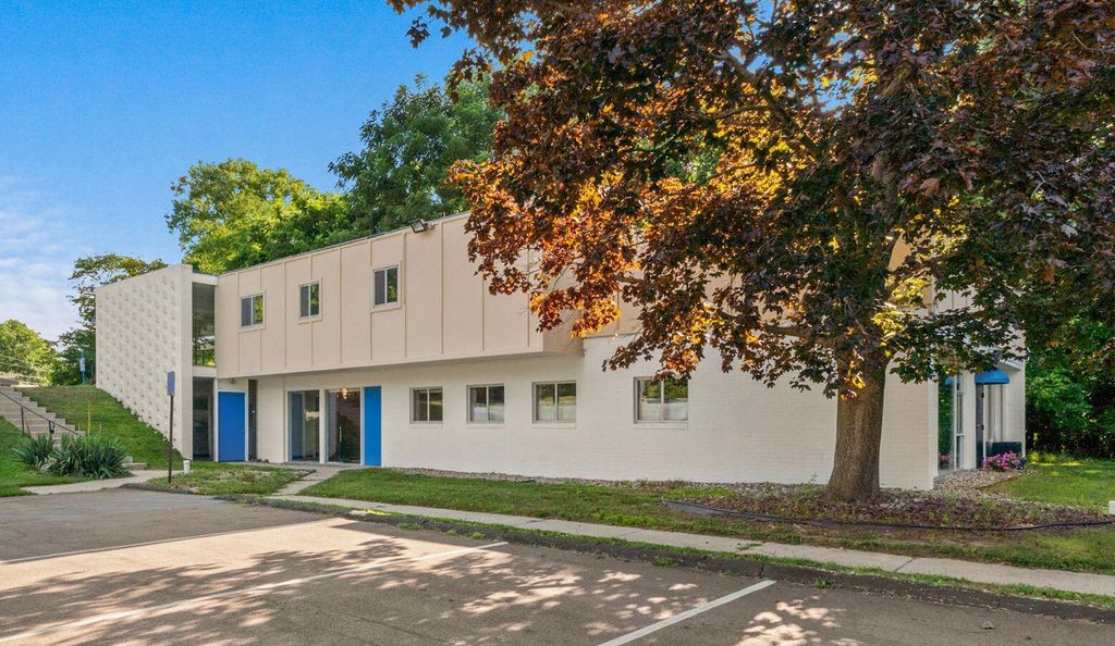 2532 Spring Arbor Road, Summit township