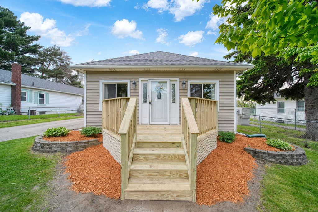 157 N Dettman Road, Leoni township
