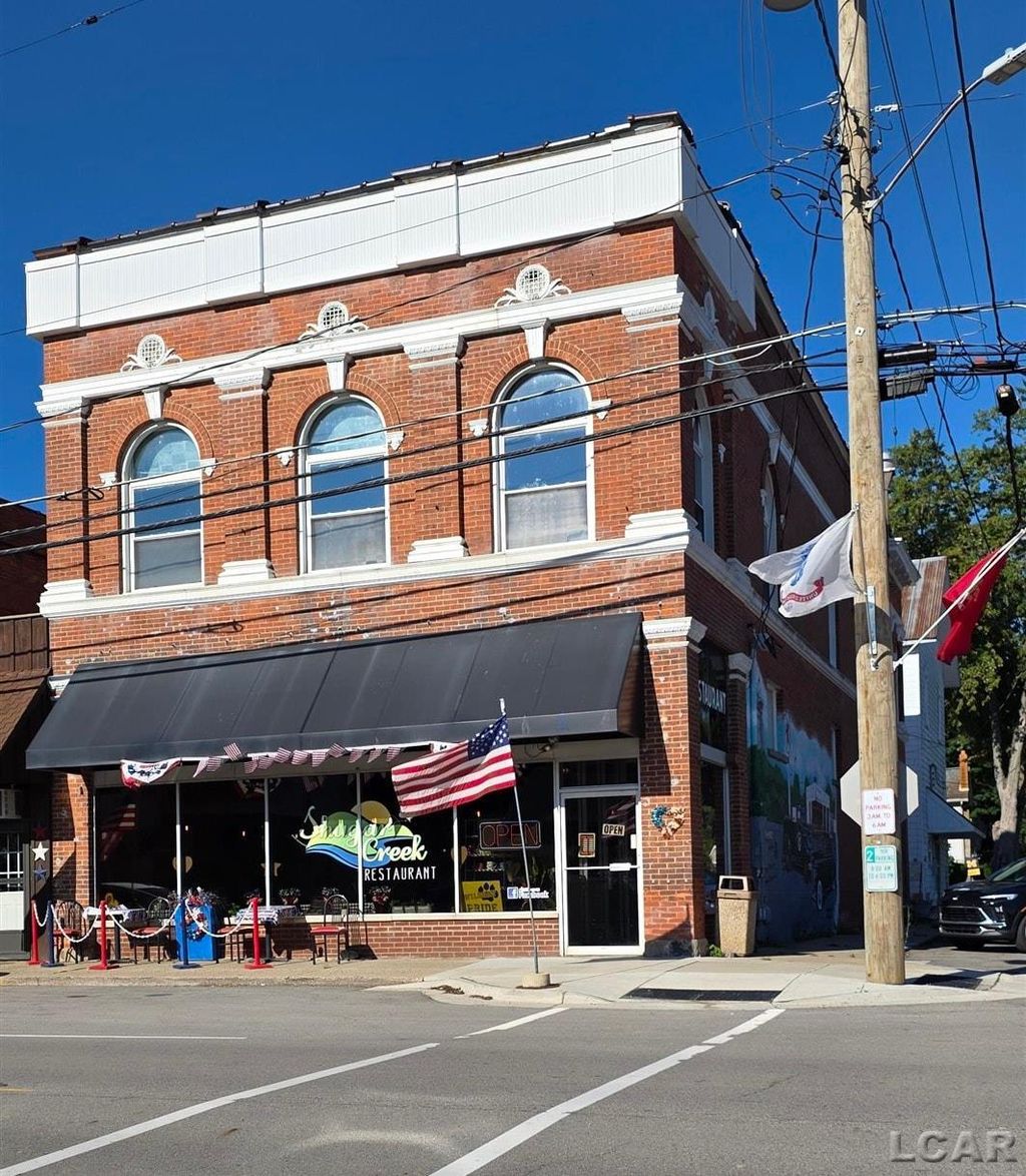 104 S Main St, Cambridge township