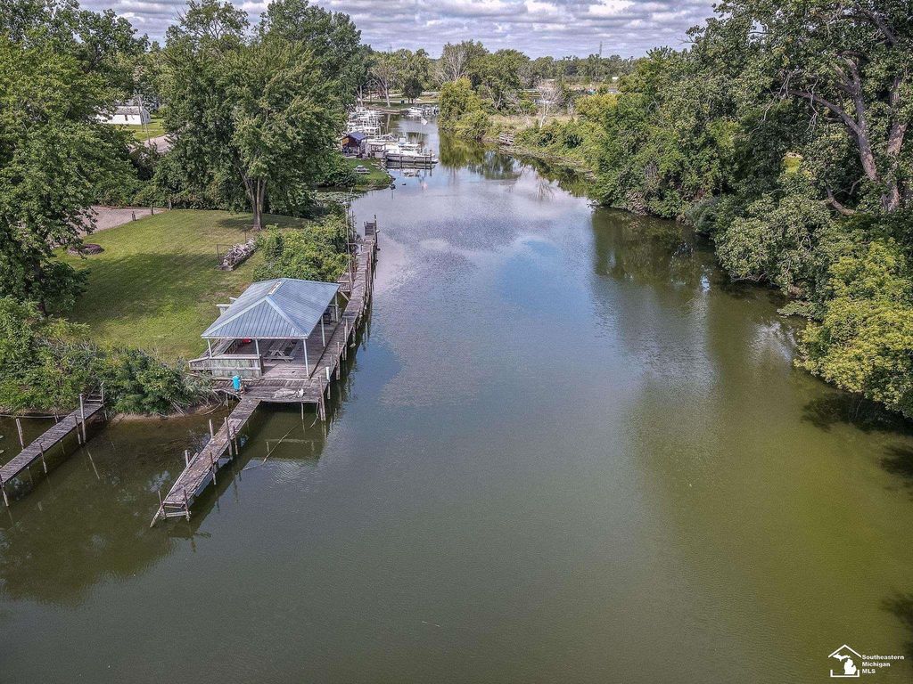 14060 Laplaisance Rd, Monroe charter township