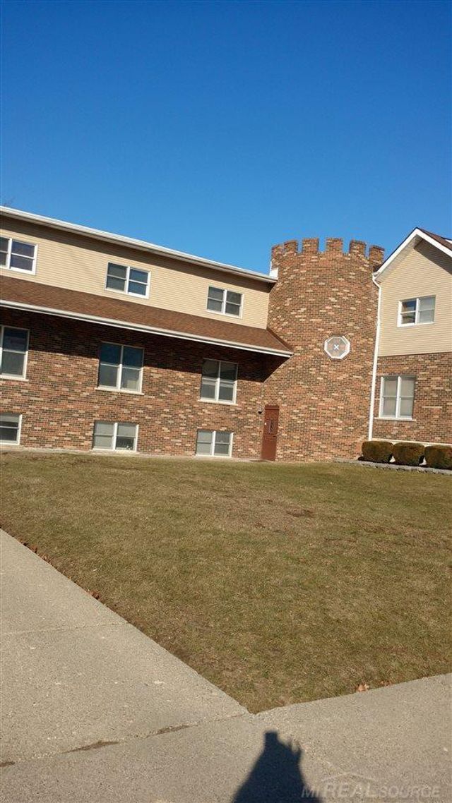 17097 17 Mile Rd, Clinton Township