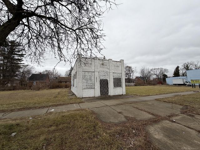 19371 Van Dyke, Detroit